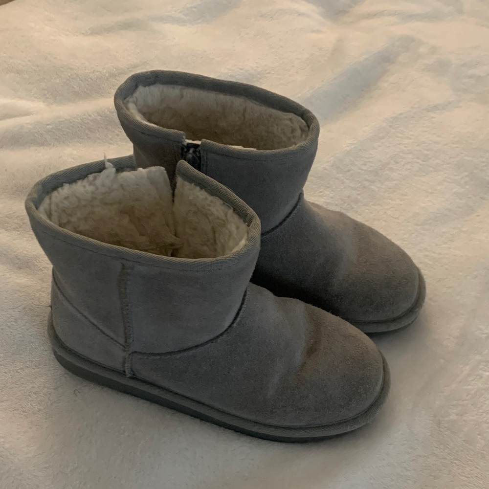 Koolaburra (UGG) Grey Plush Boots